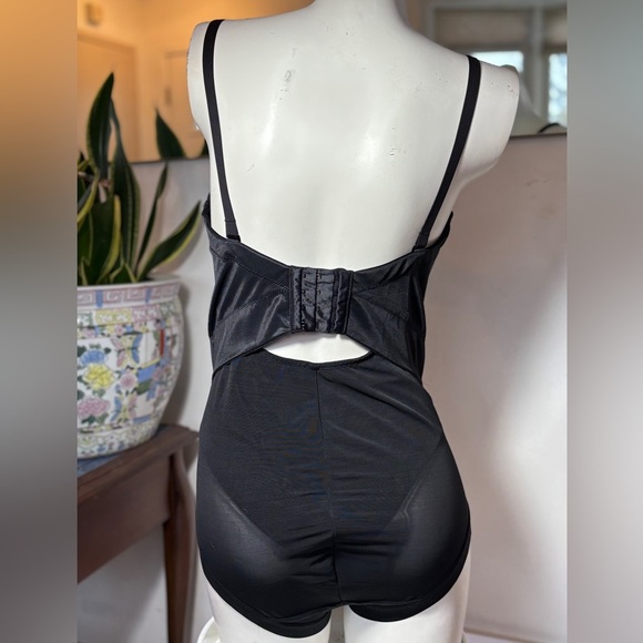 Maidenform Women's Firm Control Convertible Body
Shaper Size 36D NWOT Black Mesh - Picture 4 of 5